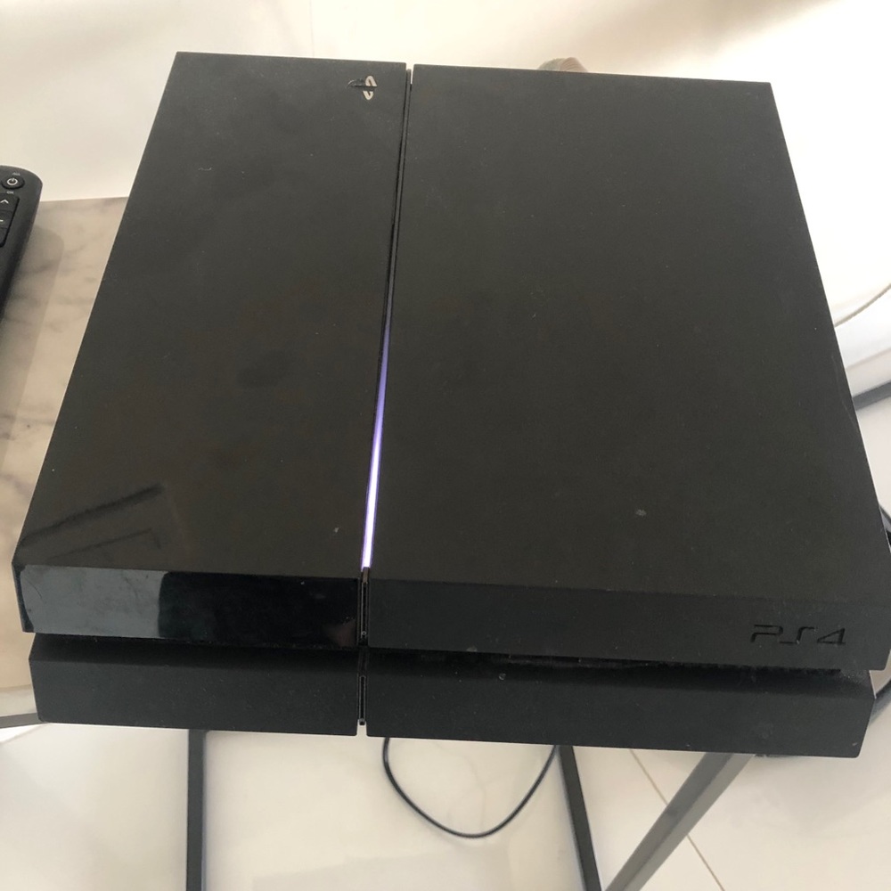 Ps4 With One Controller - image 1
